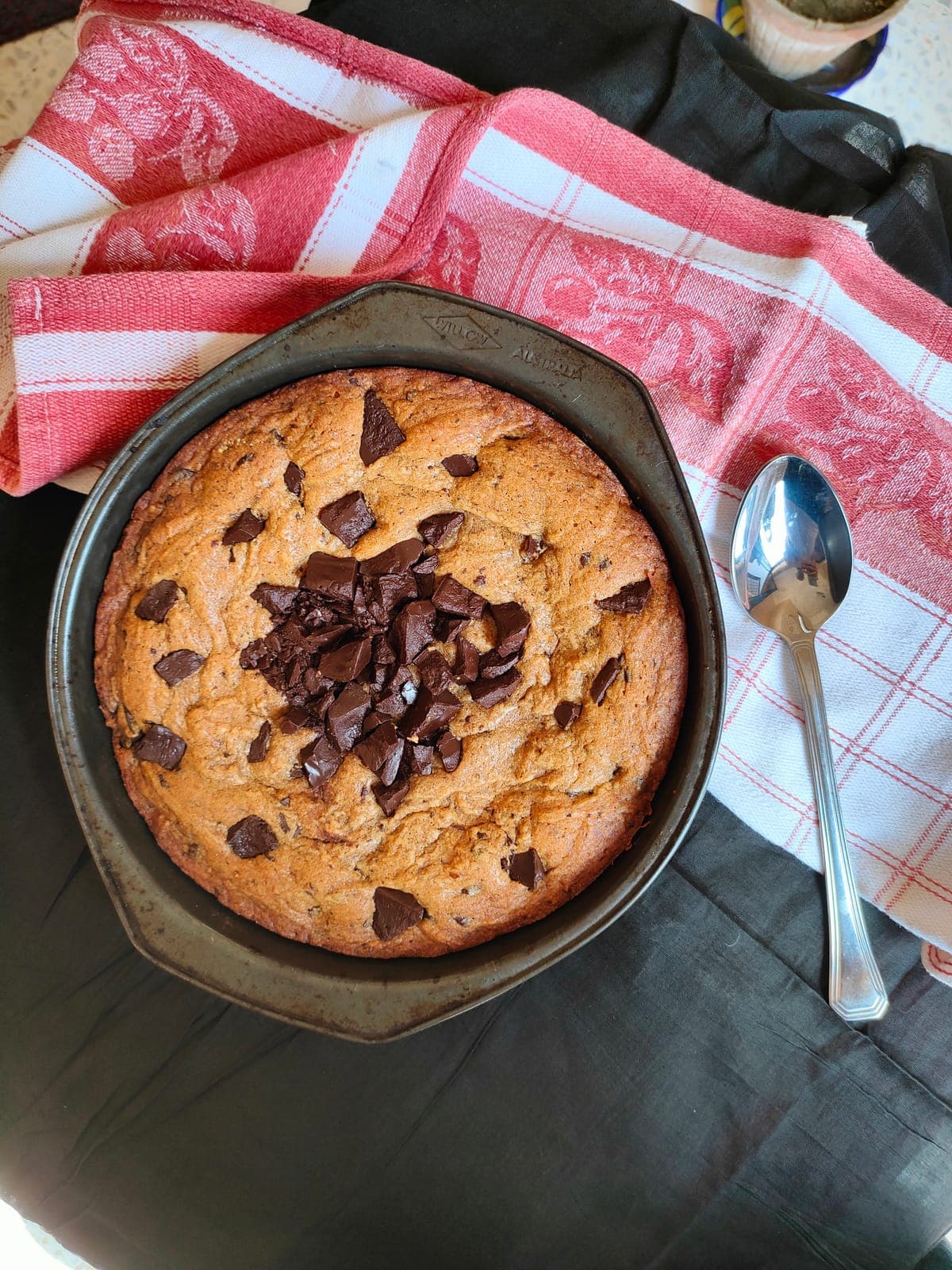 Cookie in its skillet